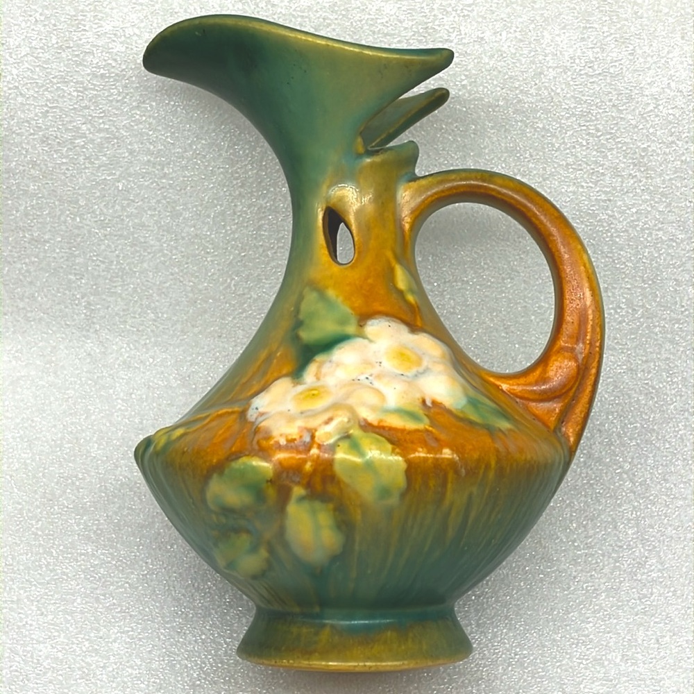 ROSEVILLE Bud Vase